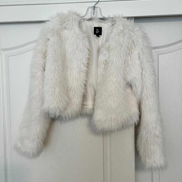 White Fur Jacket - Target Girls XXL (Fits A Medium) - Only Worn Briefly In Pics - Picture 2 of 8
